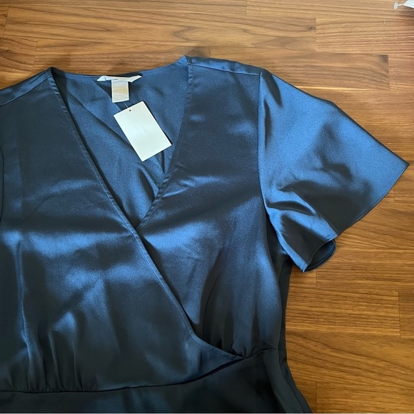 NWT H&M Satin Wrap Flowy Short Sleeve Summer Midi Dress in Dark Blue, size 8 - Picture 9 of 14